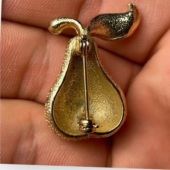 Vintage brooch gold tone textured pear, retro fall brooch Pin - Picture 6 of 8